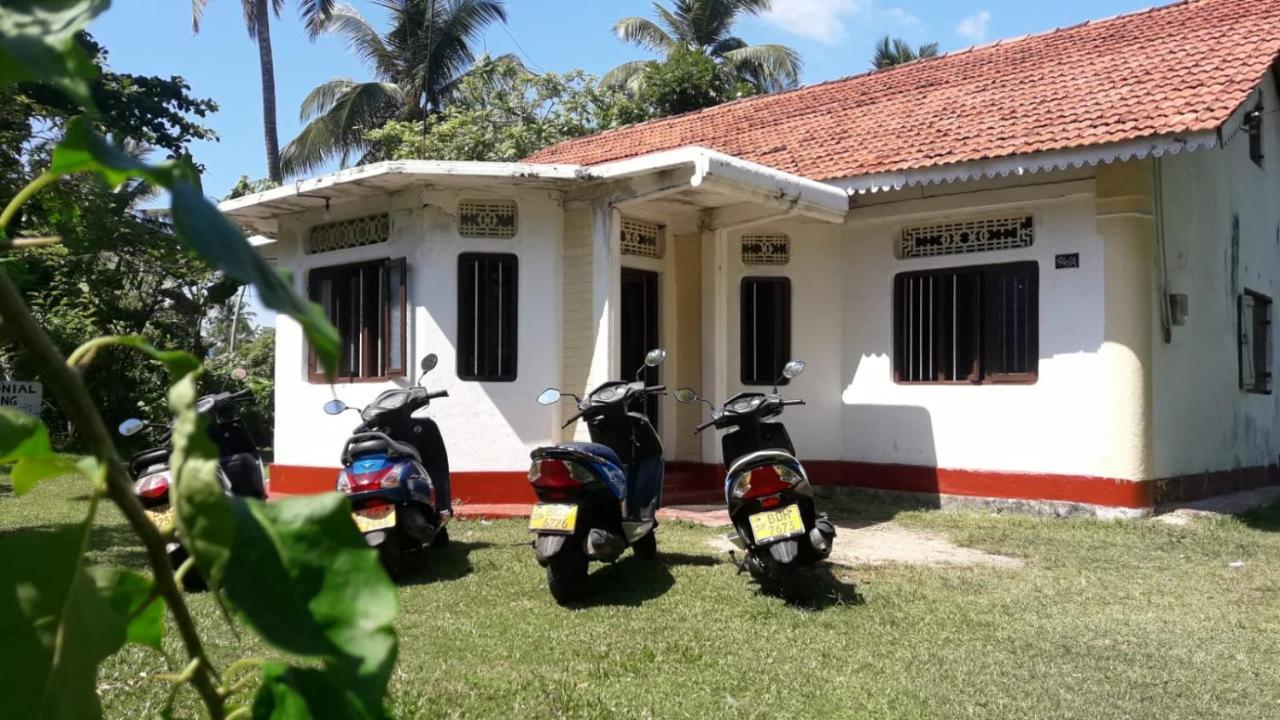 Colonial Surfing Villa Hostel & Home Stay Midigama East Pokoj fotografie