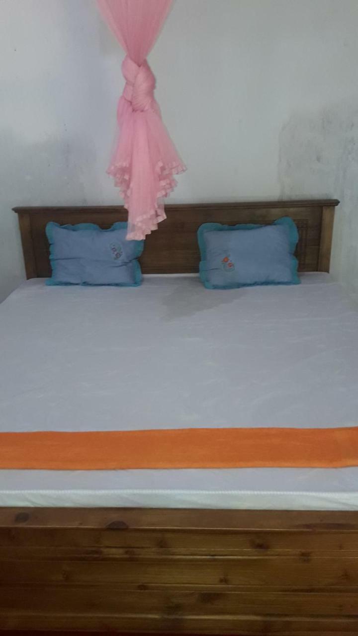 Colonial Surfing Villa Hostel & Home Stay Midigama East Exteriér fotografie